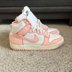 Nike Dunk High Sneaker in Arctic Orange & Coconut Milk size 7.5